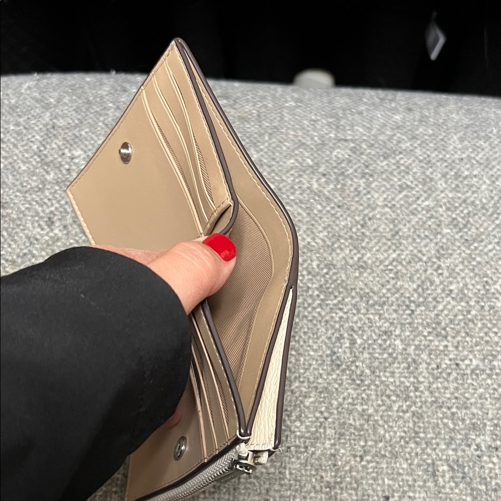 Coach Off-White Leather Wallet - Picture 3 of 5